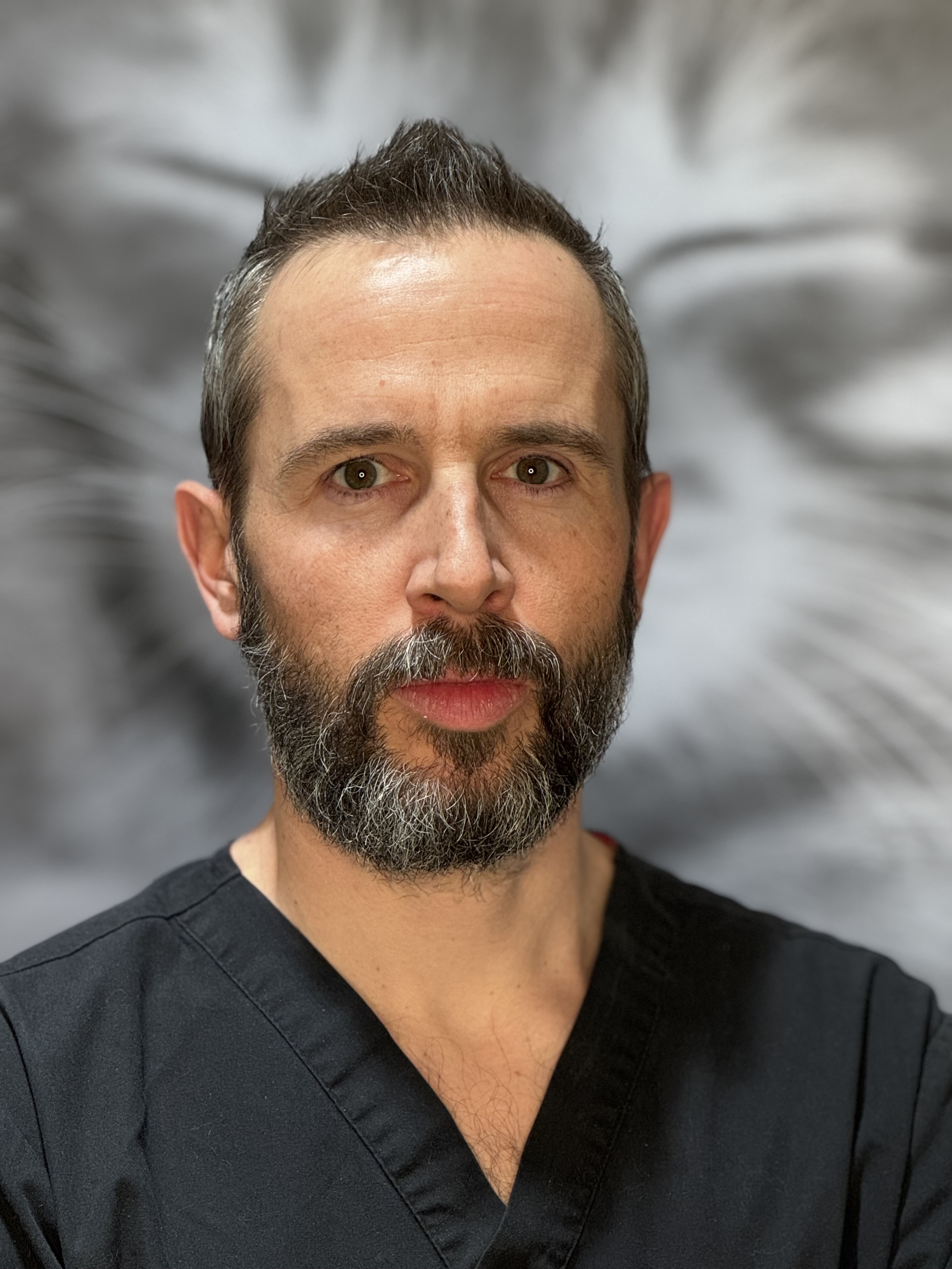 Dr. Julien Guevar